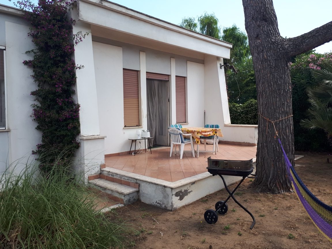 RIF. B122 – Villa singola a pochi metri dal mare + ampio giardino – zona Porto Badino