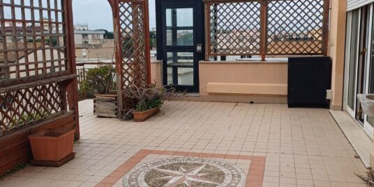 RIF. A243 – Attico DI MQ. 125 . RIFINITISSIMO – con ampi terrazzi a livello ed asc. privato