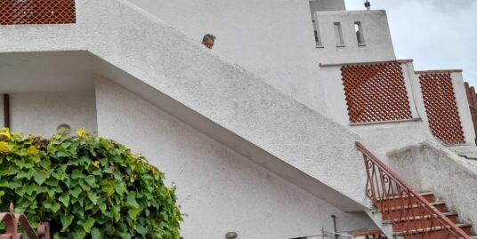 RIF. A222 – Appartamento indipendente mq. 110 ca. – balconi – giardino – garage + dependance