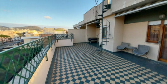 RIF. A218 – Attico in Via Badino a pochi metri dal mare – Vicino Via Toscana – 3° p. – Ampio terrazzo a livello