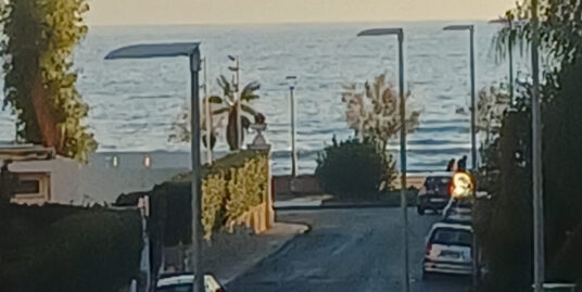 RIF. A135 – Prestigioso Appartamento VISTA MARE con GARAGE e CANTINA – A POCHI METRI DAL MARE  –