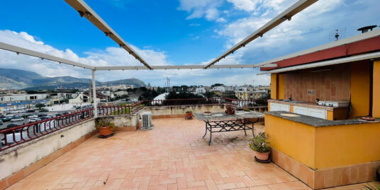 RIF. A206 – Appartamento ristrutturato VISTA MARE con terrazzo attrezzato di proprietà e ampio garage a pochi metri dal mare