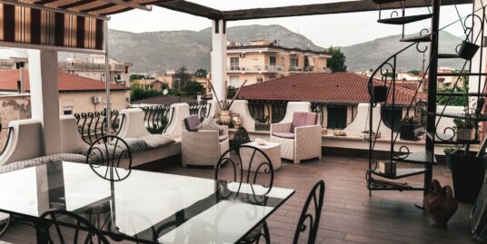 RIF. B149 – Villa singola nel centro cittadino con giardino – rifinitissima – ampie terrazze –