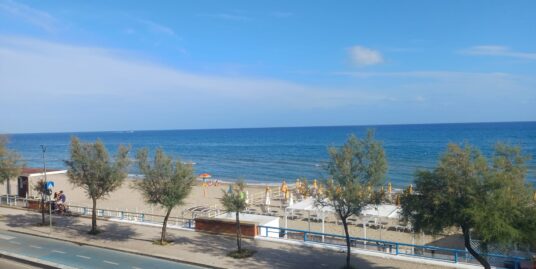 RIF. A246 – Fronte mare – Vista Mare – Appartamento totalmente indipendente   con ampio terrazzo e giardino –